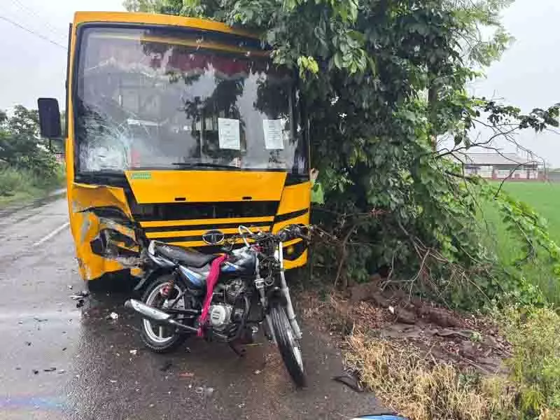 Ludhiana: बाइक और बस की टक्कर में दो लोगों की मौत Ludhiana: बाइक और बस की टक्कर में दो लोगों की मौत
