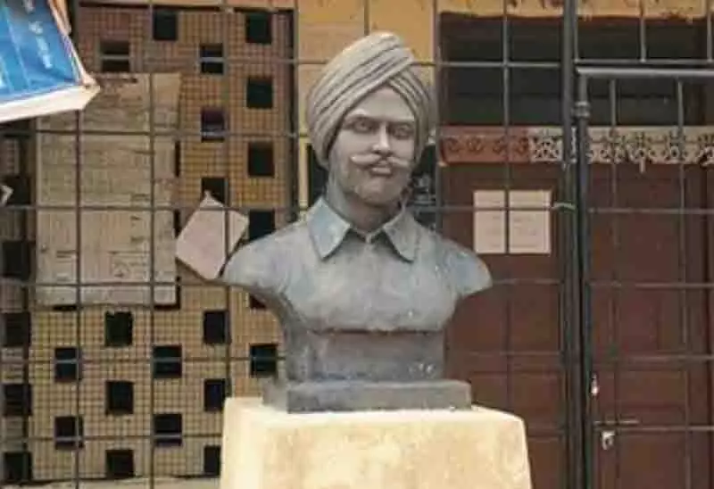 शहीद Karnail Singh Isru को पुष्पांजलि अर्पित की गई शहीद Karnail Singh Isru को पुष्पांजलि अर्पित की गई