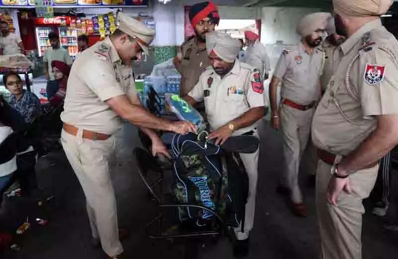 स्वतंत्रता दिवस पर Ludhiana की सुरक्षा में 3 हजार से अधिक पुलिसकर्मी तैनात स्वतंत्रता दिवस पर Ludhiana की सुरक्षा में 3 हजार से अधिक पुलिसकर्मी तैनात
