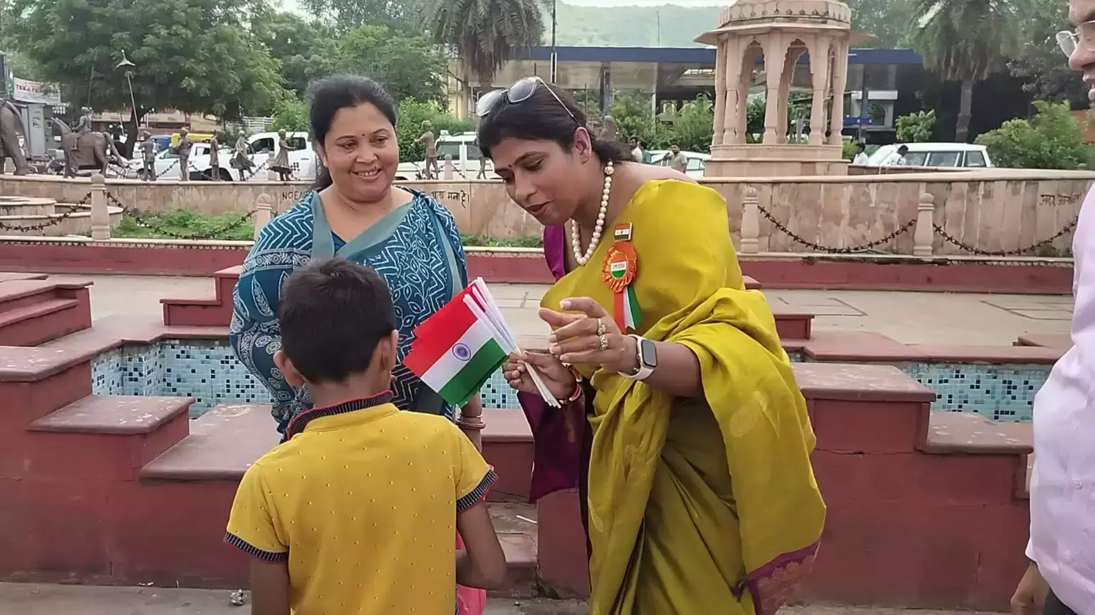 Jaipur: निगम अधिकारियों ने जलमहल तक मनाया हर घर तिरंगा अभियान Jaipur: निगम अधिकारियों ने जलमहल तक मनाया हर घर तिरंगा अभियान