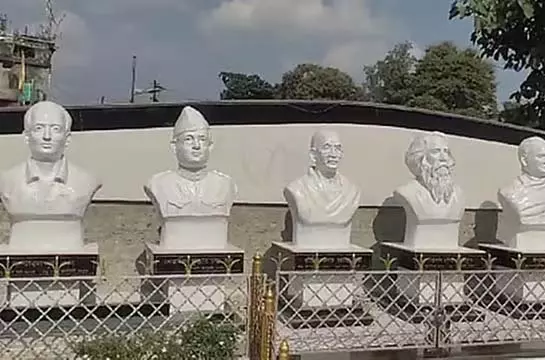 स्वतंत्रता दिवस से पहले विद्वानों की प्रतिमाएं गायब! स्वतंत्रता दिवस से पहले विद्वानों की प्रतिमाएं गायब!