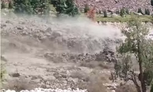 Jammu-Kashmir: बादल फटने से भारी तबाही, सैकड़ों लोग लापता Jammu-Kashmir: बादल फटने से भारी तबाही, सैकड़ों लोग लापता