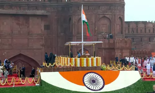 Independence Day 2025 : लाल किले में पीएम मोदी ने फहराया तिरंगा Independence Day 2025 : लाल किले में पीएम मोदी ने फहराया तिरंगा
