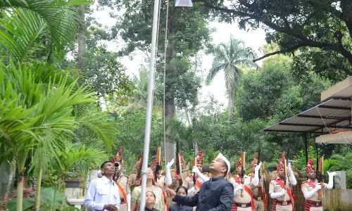 कलेक्टर डॉ गौरव सिंह ने आज निवास कार्यालय में स्वतंत्रता दिवस पर किया ध्वजारोहण कलेक्टर डॉ गौरव सिंह ने आज निवास कार्यालय में स्वतंत्रता दिवस पर किया ध्वजारोहण