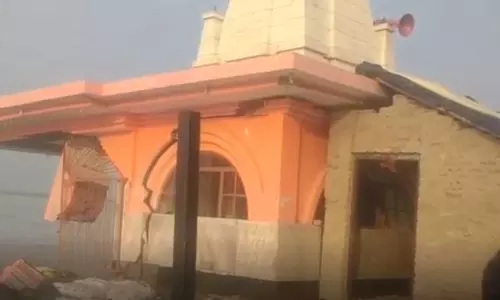 OMG LIVE वीडियो...प्राचीन शिव मंदिर महज कुछ सेकंड में नदी में समाया OMG LIVE वीडियो...प्राचीन शिव मंदिर महज कुछ सेकंड में नदी में समाया