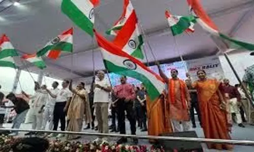 Delhi महापौर ने राष्ट्रीय ध्वज फहराया