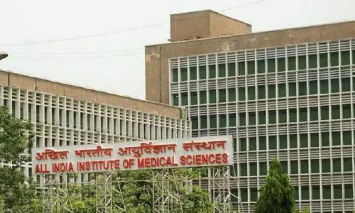 Delhi AIIMS में लगी आग, दमकल की 10 गाड़ियां मौके पर पहुंचीं