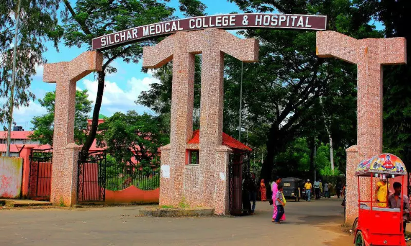 Assam में मेडिकल यूनिट में तोड़फोड़, दो कर्मचारियों पर गंभीर आरोप Assam में मेडिकल यूनिट में तोड़फोड़, दो कर्मचारियों पर गंभीर आरोप