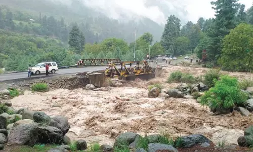 पहलगाम, शांगस में बादल फटने से अचानक बाढ़ आई, मामूली नुकसान की खबर
