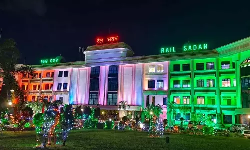 Odisha : स्वतंत्रता दिवस की पूर्व संध्या पर भुवनेश्वर देशभक्ति के रंगों में सराबोर