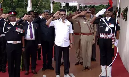 Tamil Nadu : मुख्यमंत्री स्टालिन ने किले की प्राचीर पर राष्ट्रीय ध्वज फहराया Tamil Nadu : मुख्यमंत्री स्टालिन ने किले की प्राचीर पर राष्ट्रीय ध्वज फहराया