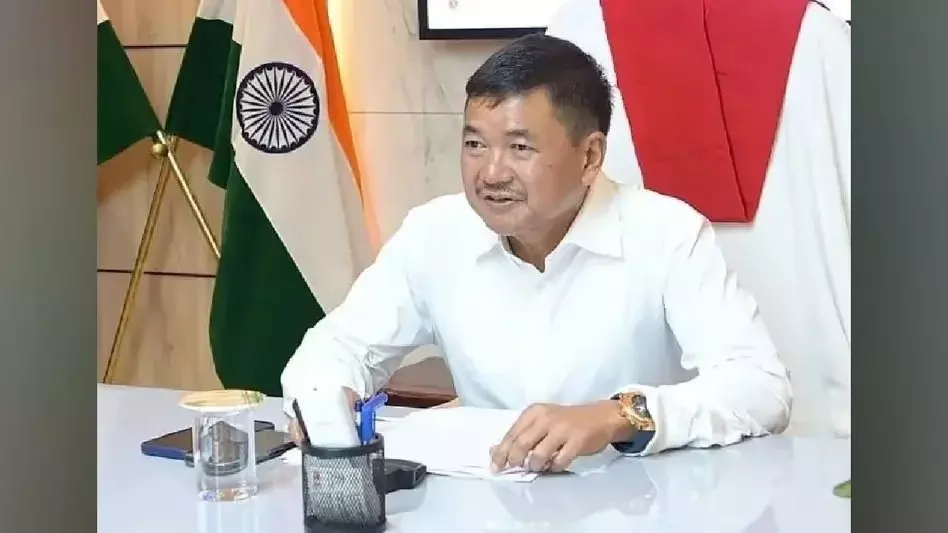 CEM तुलीराम रोंगहांग ने अवैध पत्थर खदानों के आरोपों पर सफाई दी CEM तुलीराम रोंगहांग ने अवैध पत्थर खदानों के आरोपों पर सफाई दी