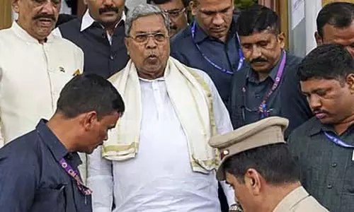 कर्नाटक को केंद्र से संसाधनों के वितरण में भेदभाव का सामना करना पड़ रहा है: Siddaramaiah कर्नाटक को केंद्र से संसाधनों के वितरण में भेदभाव का सामना करना पड़ रहा है: Siddaramaiah
