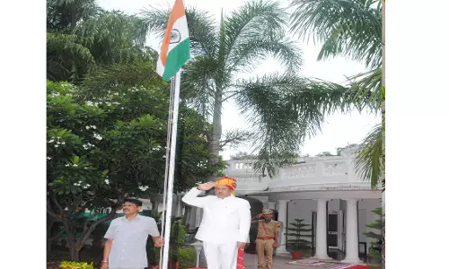 Jaipur: विधान सभा अध्यक्ष देवनानी ने विधानसभा में किया ध्वजारोहण Jaipur: विधान सभा अध्यक्ष देवनानी ने विधानसभा में किया ध्वजारोहण