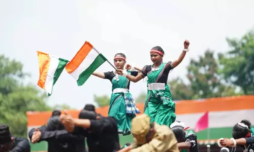 स्वतंत्रता दिवस समारोह : शालेय विद्यार्थियों की सांस्कृतिक प्रस्तुतियों ने बांधा समां
