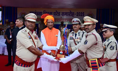 17 प्लाटून ने परेड में किया आकर्षक मार्च पास्ट, उत्कृष्ट दल हुए पुरस्कृत 17 प्लाटून ने परेड में किया आकर्षक मार्च पास्ट, उत्कृष्ट दल हुए पुरस्कृत