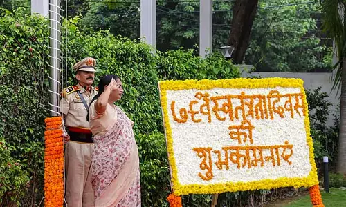 दिल्ली में अटल कैंटीन शुरू करने की घोषणा की : CM Rekha