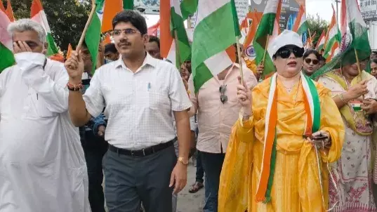 Badaun: फात्मा रज़ा के नेतृत्व में निकली भव्य झंडा यात्रा Badaun: फात्मा रज़ा के नेतृत्व में निकली भव्य झंडा यात्रा