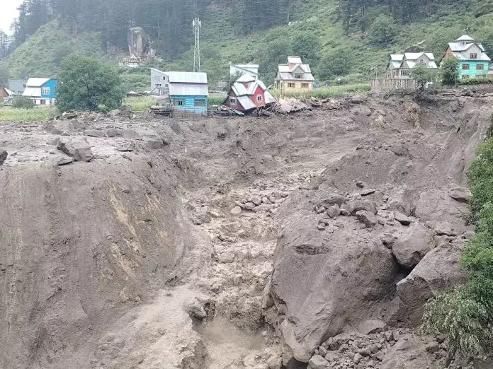 Jammu: किश्तवाड़ में एनडीआरएफ ने शुरू किया राहत अभियान