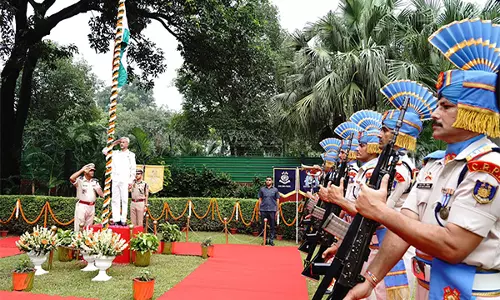 विदेश मंत्री जयशंकर ने 79th Independence Day पर अपने आवास पर राष्ट्रीय ध्वज फहराया