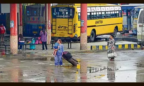 Ludhiana : बस कर्मियों की हड़ताल से आमजन परेशान Ludhiana : बस कर्मियों की हड़ताल से आमजन परेशान