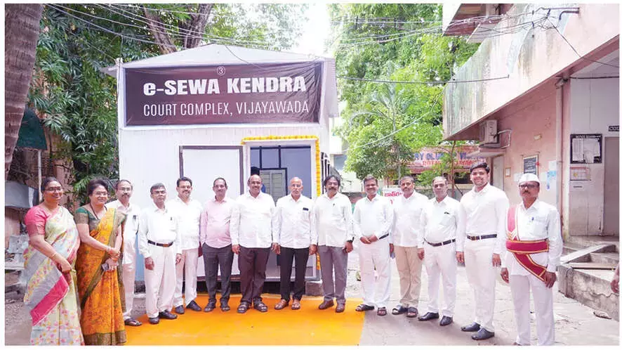 Andhra: विजयवाड़ा न्यायालय परिसर में ई-सेवा केंद्र का उद्घाटन