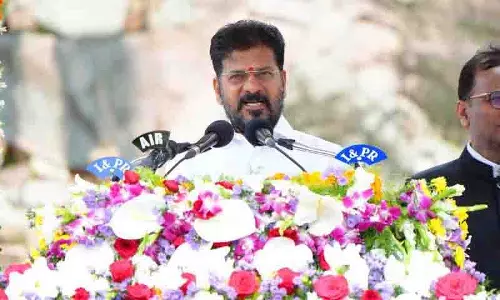 रेवंत रेड्डी ने 8.21 लाख करोड़ रुपये के कर्ज के लिए BRS को जिम्मेदार ठहराया रेवंत रेड्डी ने 8.21 लाख करोड़ रुपये के कर्ज के लिए BRS को जिम्मेदार ठहराया