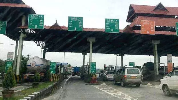 सुप्रीम कोर्ट की NHAI को फटकार: सड़क टूटी, फिर भी टोल वसूली क्यों सुप्रीम कोर्ट की NHAI को फटकार: सड़क टूटी, फिर भी टोल वसूली क्यों