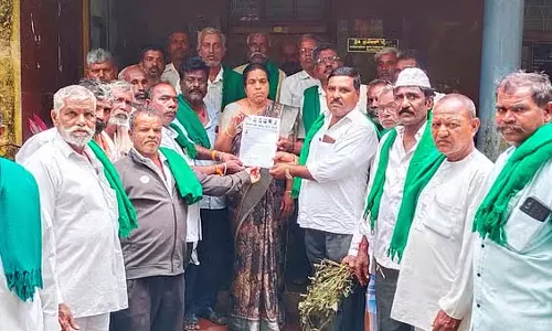 घटिया गुणवत्ता वाले बीज; फसल क्षति के लिए मुआवजे की मांग घटिया गुणवत्ता वाले बीज; फसल क्षति के लिए मुआवजे की मांग