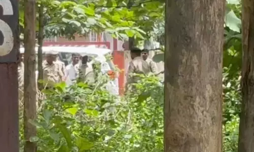 उत्पाती बाईकर्स को पुलिस ने सिखाया सबक, रंगे हाथों पकड़कर पिटाई की