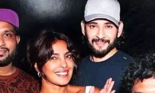 प्रियंका-महेश बाबू की पुरानी तस्वीर वायरल, SSMB 29 पर बढ़ा उत्साह प्रियंका-महेश बाबू की पुरानी तस्वीर वायरल, SSMB 29 पर बढ़ा उत्साह