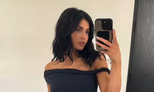 Kylie Jenner अपनी बेस्ट फ्रेंड हैली बीबर और बेला हदीद के साथ मस्ती करती दिखीं Kylie Jenner अपनी बेस्ट फ्रेंड हैली बीबर और बेला हदीद के साथ मस्ती करती दिखीं