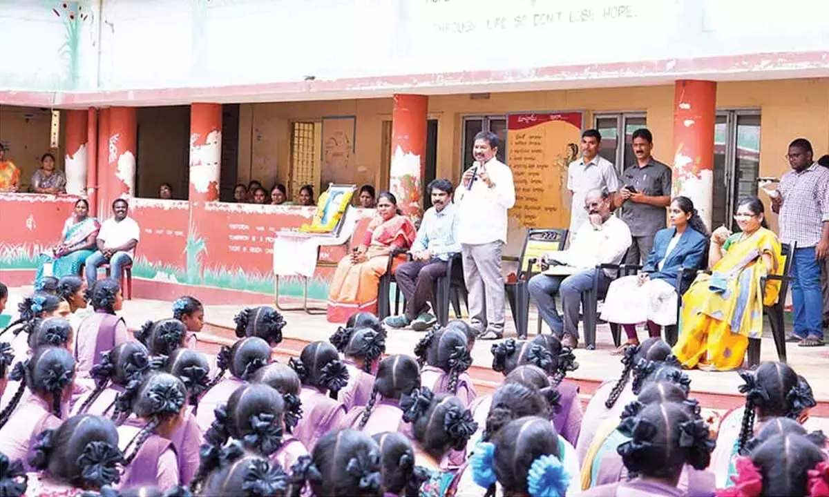KYEXS कार्यक्रम के लिए चयनित लड़की को सम्मानित किया गया KYEXS कार्यक्रम के लिए चयनित लड़की को सम्मानित किया गया