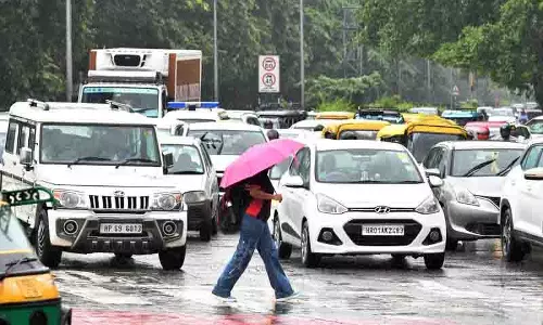 Chandigarh: हल्की से मध्यम बारिश से बढ़ी परेशानी, पारा गिरा Chandigarh: हल्की से मध्यम बारिश से बढ़ी परेशानी, पारा गिरा