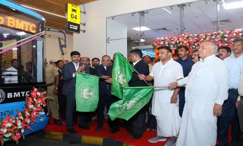 BMTC ने बेंगलुरु हवाई अड्डे के लिए 10 इलेक्ट्रिक वायु वज्र बसें लॉन्च कीं BMTC ने बेंगलुरु हवाई अड्डे के लिए 10 इलेक्ट्रिक वायु वज्र बसें लॉन्च कीं