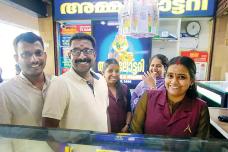 बस कंडक्टर से करोड़पति तक कलपेट्टा के इस व्यक्ति ने जीता Kerala लॉटरी का जैकपॉट बस कंडक्टर से करोड़पति तक कलपेट्टा के इस व्यक्ति ने जीता Kerala लॉटरी का जैकपॉट