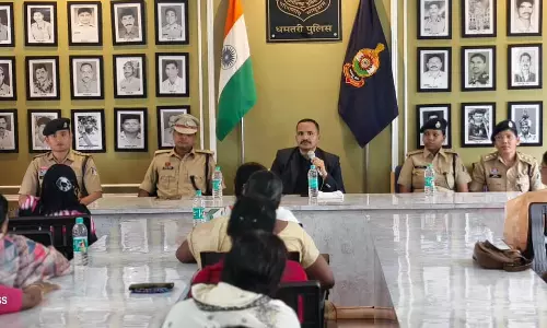 एसपी धमतरी का शहीद परिवारों के प्रति संवेदनशील पहल, समस्याओं के त्वरित समाधान के दिए निर्देश एसपी धमतरी का शहीद परिवारों के प्रति संवेदनशील पहल, समस्याओं के त्वरित समाधान के दिए निर्देश