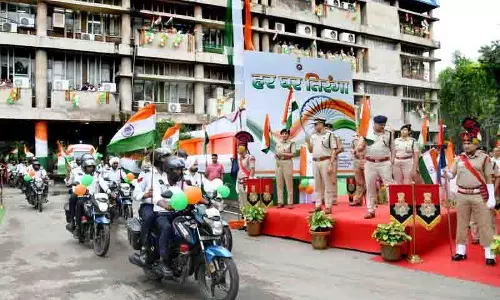 Chandigarh पुलिस की 12 किलोमीटर लंबी रैली ने देशभक्ति का जोश बढ़ाया Chandigarh पुलिस की 12 किलोमीटर लंबी रैली ने देशभक्ति का जोश बढ़ाया