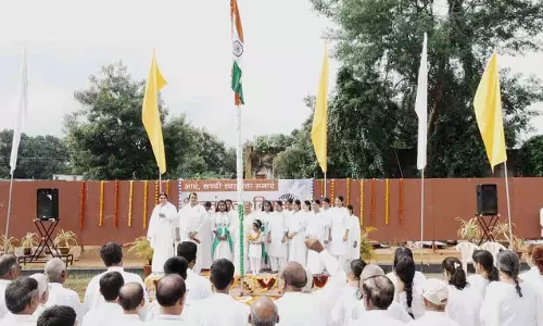 ब्रह्माकुमारी दीदियों ने ध्वजारोहण किया