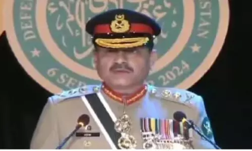 Pakistan सेना प्रमुख मुनीर को खुद को वीरता पदक देने पर ट्रोल किया गया