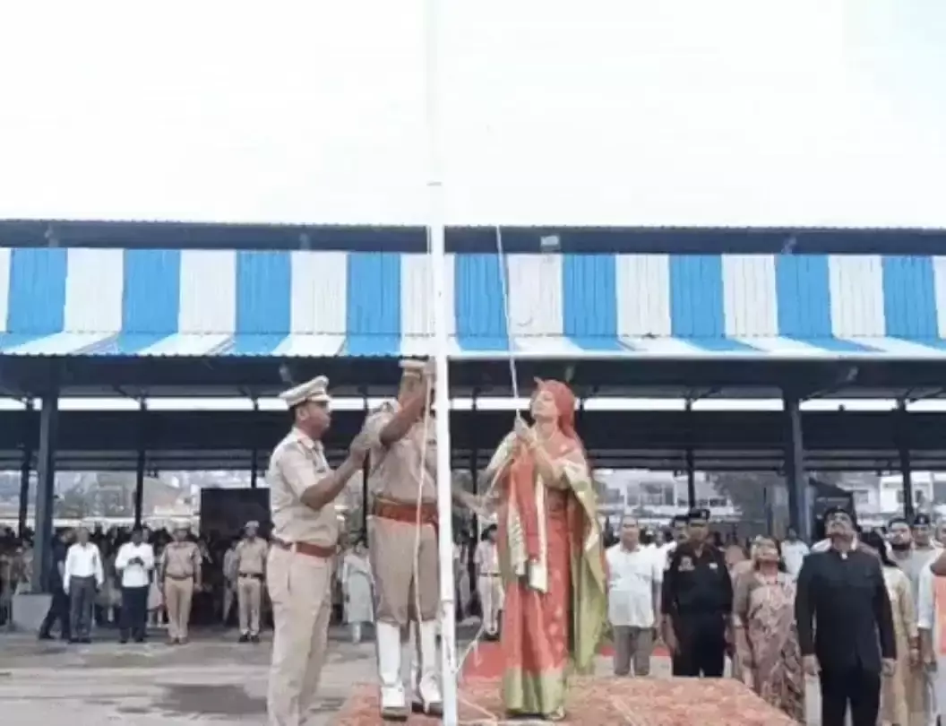 Jind: जींद में ध्वजारोहण के बाद रेखा शर्मा का संबोधन Jind: जींद में ध्वजारोहण के बाद रेखा शर्मा का संबोधन