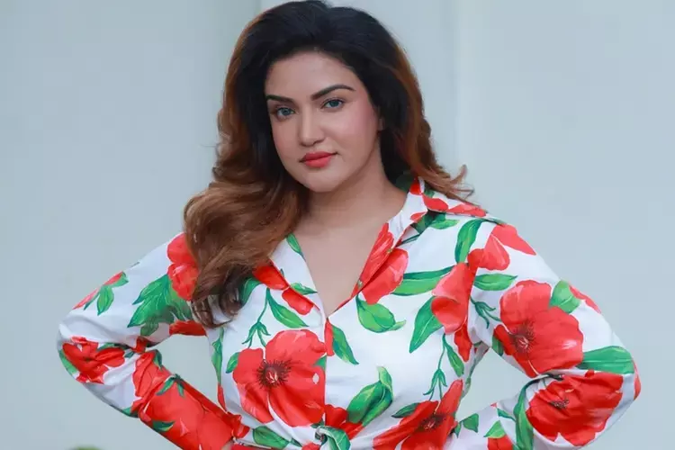 AMMA चुनाव हनी रोज़ ने विवाद के बीच महिला अध्यक्ष का समर्थन किया