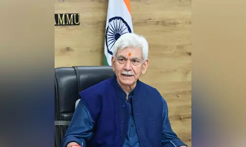 LG सिन्हा ने राजभवन में राष्ट्रीय ध्वज फहराया, स्वतंत्रता सेनानियों को दी श्रद्धांजलि LG सिन्हा ने राजभवन में राष्ट्रीय ध्वज फहराया, स्वतंत्रता सेनानियों को दी श्रद्धांजलि