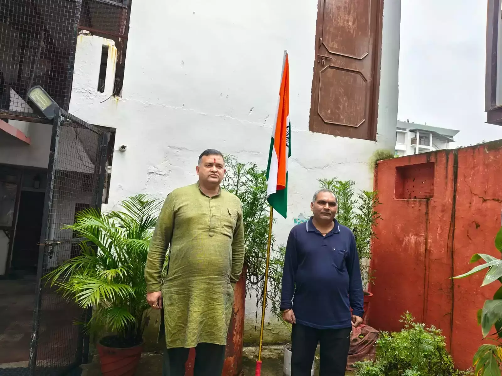 Dehradun: तिरंगे के रंग में रंगे आरएसएस कार्यालय Dehradun: तिरंगे के रंग में रंगे आरएसएस कार्यालय