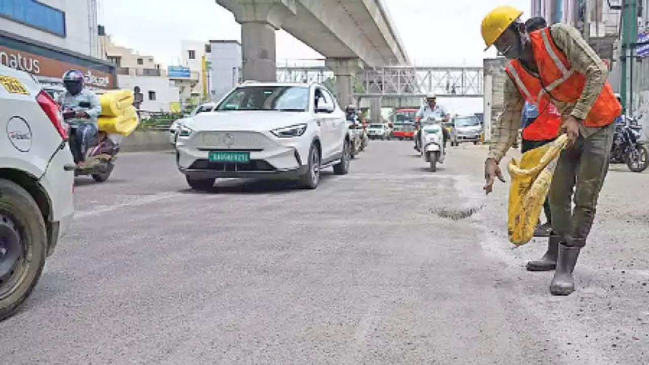 शहर में गड्ढों की मरम्मत में तेजी लाएं: BBMP शहर में गड्ढों की मरम्मत में तेजी लाएं: BBMP