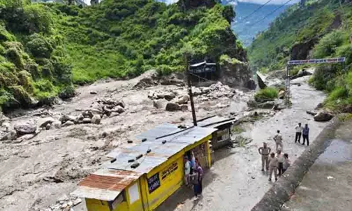 Rampur, कोटखाई में अचानक आई बाढ़ से सड़कें और पुल क्षतिग्रस्त Rampur, कोटखाई में अचानक आई बाढ़ से सड़कें और पुल क्षतिग्रस्त