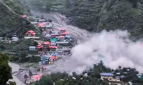 गंभीर रूप से बीमार मरीजों को जिला अस्पताल पहुंचाया गया: Dharali आपदा राहत प्रयास जारी गंभीर रूप से बीमार मरीजों को जिला अस्पताल पहुंचाया गया: Dharali आपदा राहत प्रयास जारी