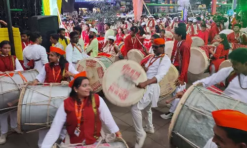 Pune : सुरों और तालों के संग गूंजी वीर जवानों की गाथा