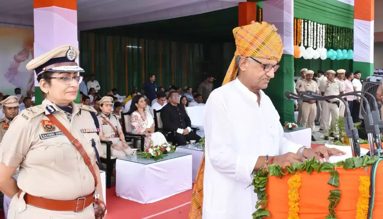 Jhajjar: झज्जर और बादली में आजादी का पर्व, तिरंगा फहराया गया Jhajjar: झज्जर और बादली में आजादी का पर्व, तिरंगा फहराया गया