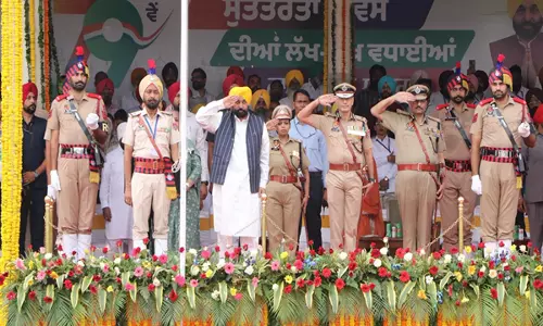 पंजाब पहला राज्य जो शहीद परिवारों को 1 करोड़ रुपये देगा: CM भगवंत मान पंजाब पहला राज्य जो शहीद परिवारों को 1 करोड़ रुपये देगा: CM भगवंत मान